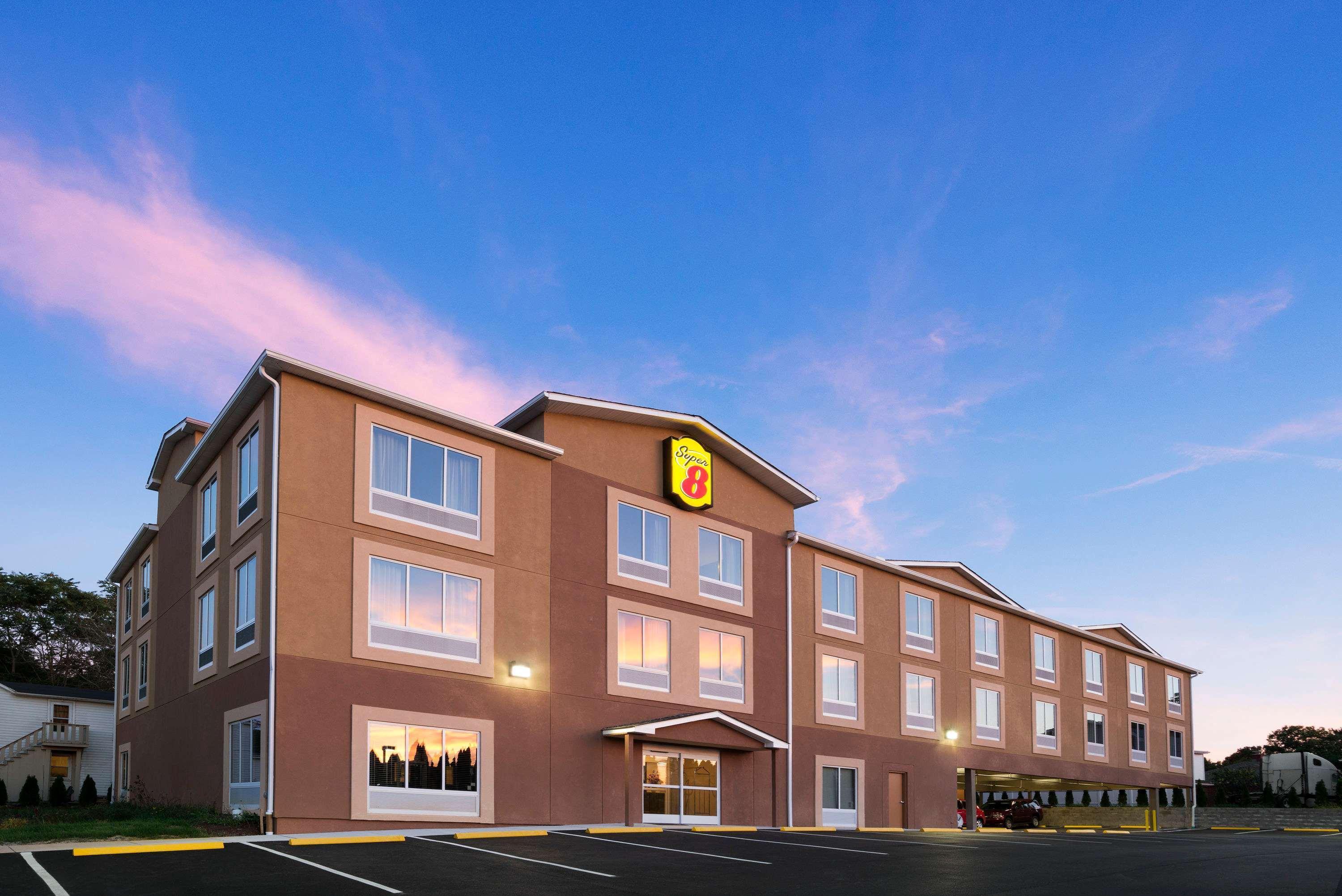 Super 8 By Wyndham Hershey Chocolate Avenue Exterior photo